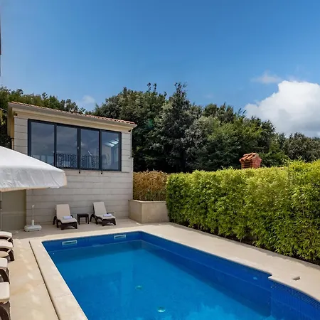 Oasi Pool & Spa - Happy Villa Póla