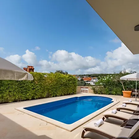 Vila Oasi Pool & Spa - Happy *