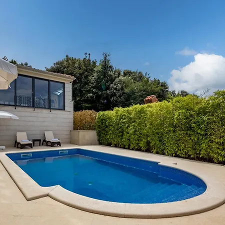 Vila Oasi Pool & Spa - Happy
