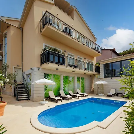 Vila Oasi Pool & Spa - Happy